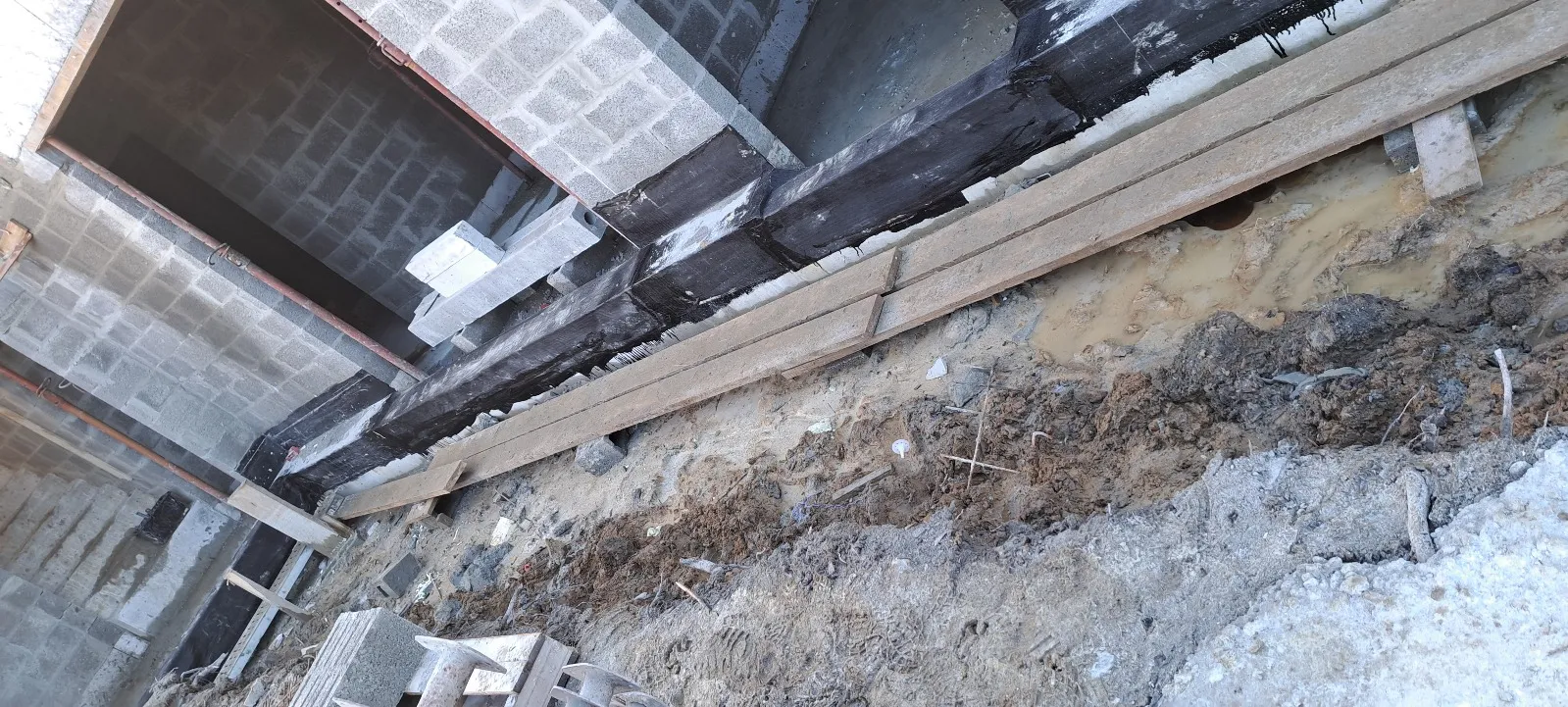 Mur de fondation étanché au bitume avec panneaux isolants prêts à poser, Andenne